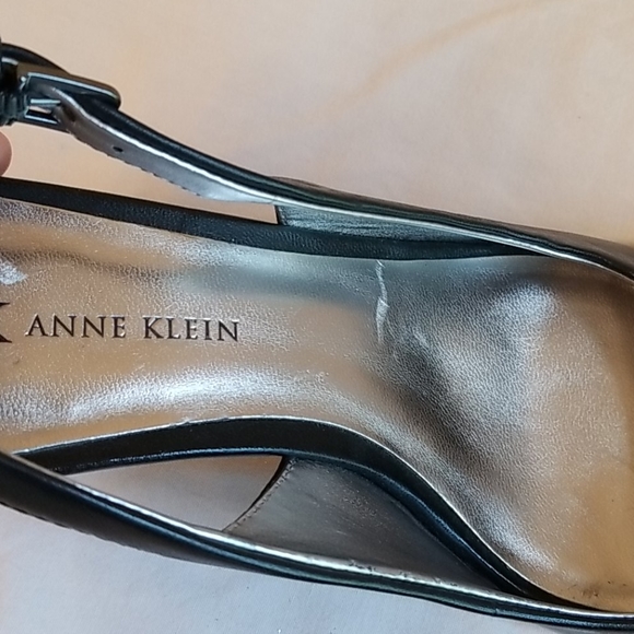 Anne Klein Black Leather Kitten Heel Size 7 NWOB - Picture 6 of 10